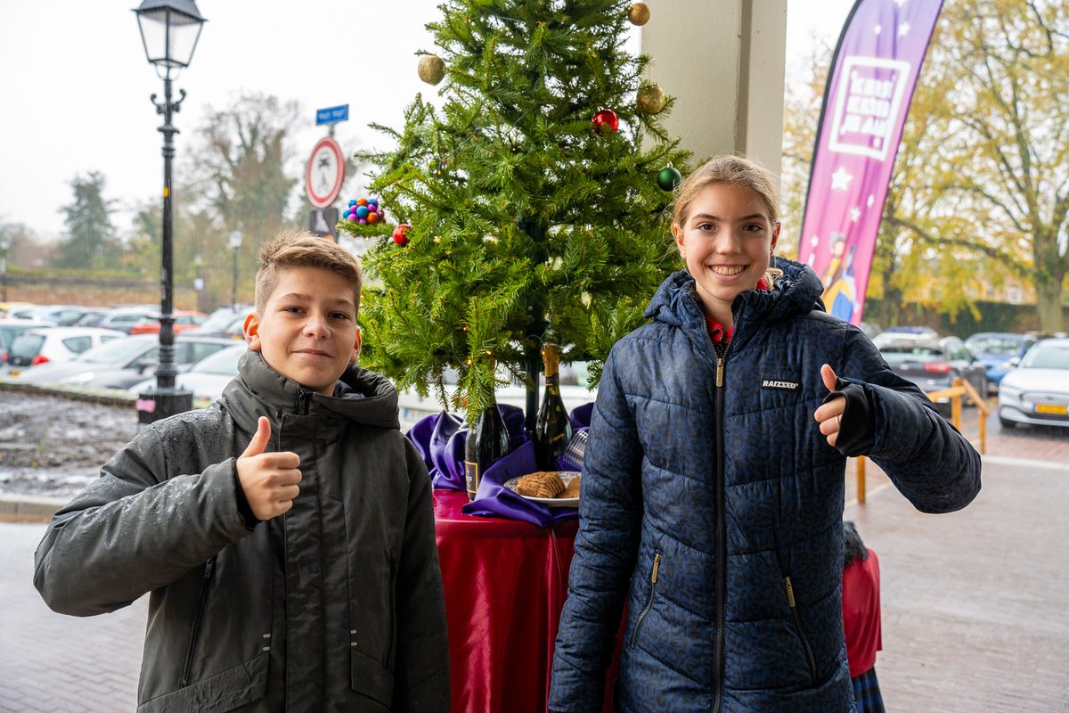 Regenjas aan en gaan voor KerstKleedjeAan!