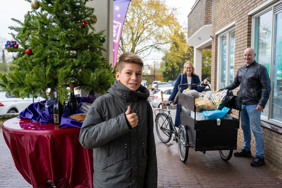 Regenjas aan en gaan voor KerstKleedjeAan!