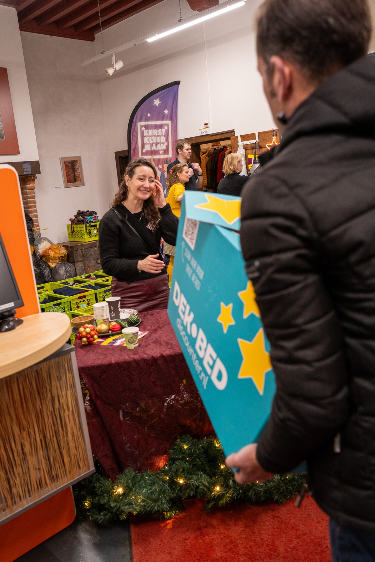 Regenjas aan en gaan voor KerstKleedjeAan!