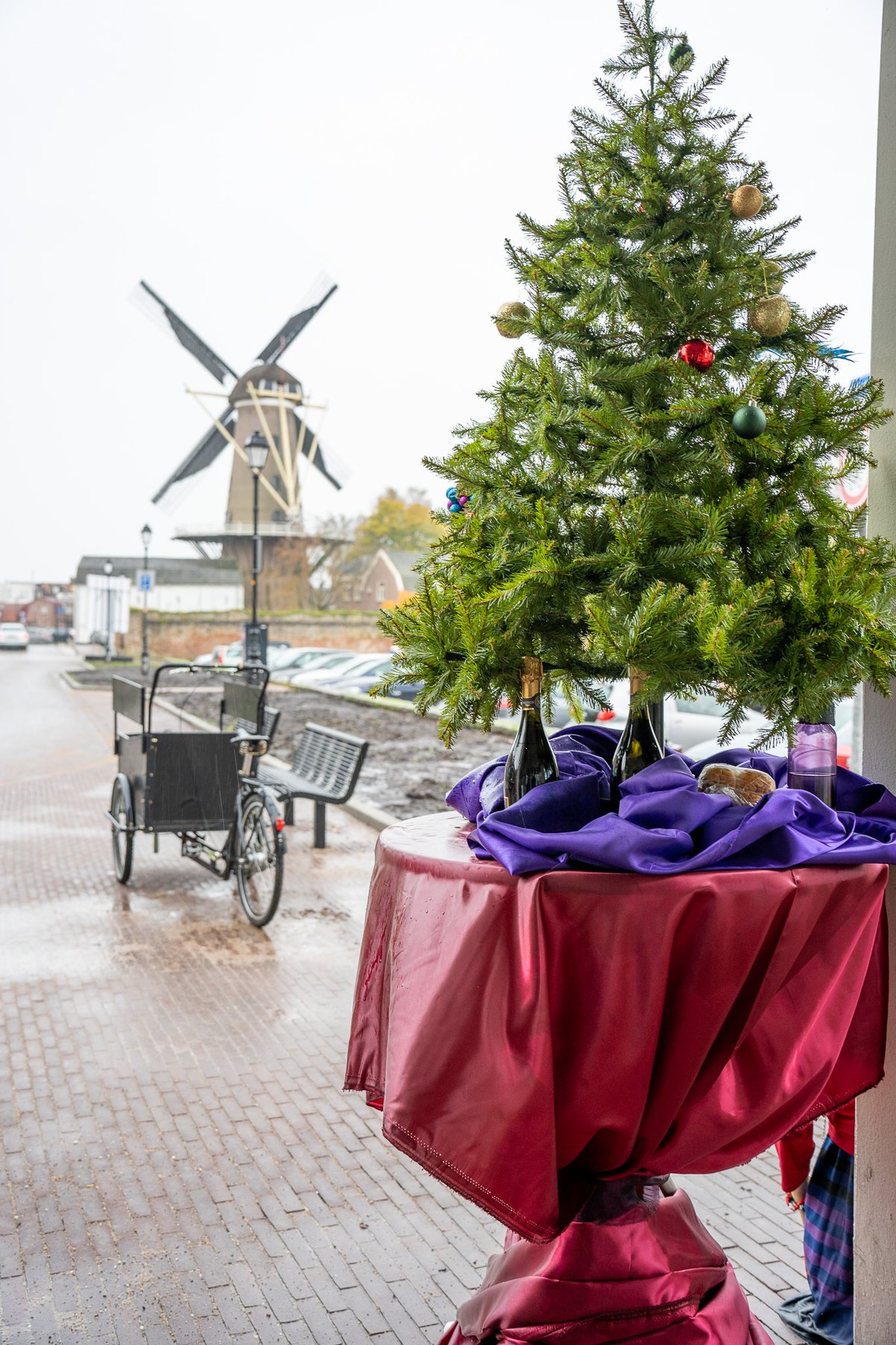 Regenjas aan en gaan voor KerstKleedjeAan!